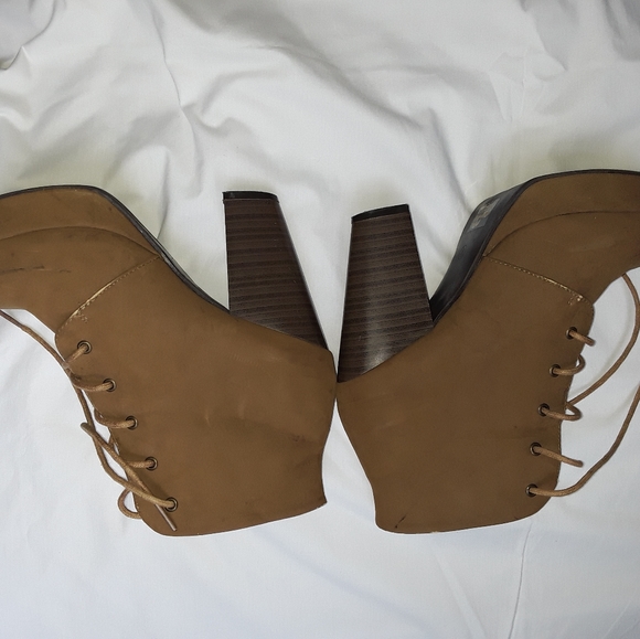 KATHY JEAN WOMENS 4 INCH HEEL ANKLE BOOT. SIZE 8 - Picture 13 of 15